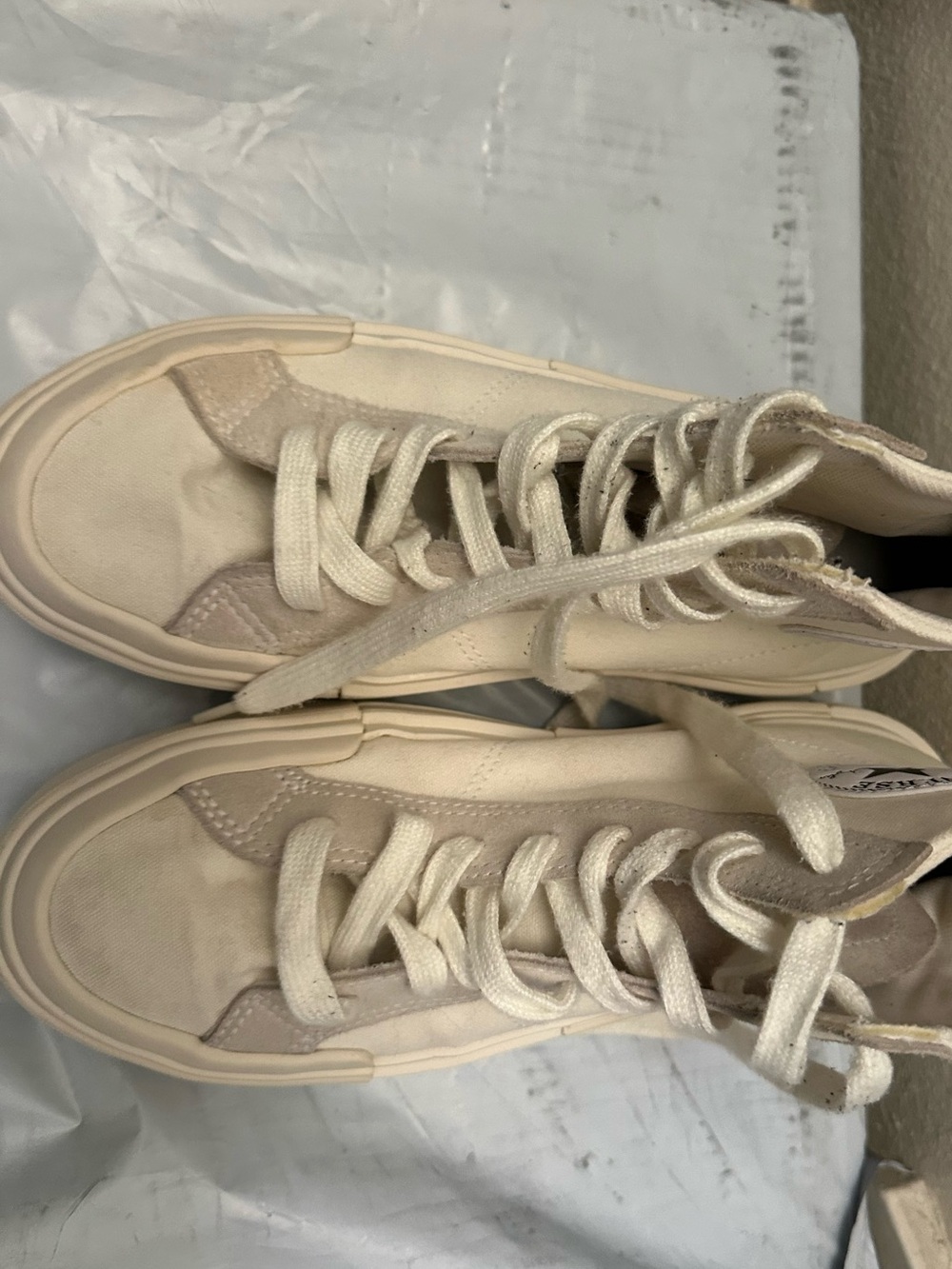 Converse High Top Platform Shoes. Size 9. - Picture 9 of 14